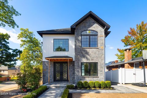 Photo of 77 Ardsley Street, Staten Island, NY 10306 (MLS # 2405247)