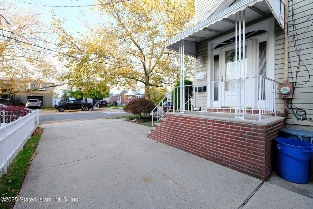 Photo of 168 Leverett Avenue, Staten Island, NY 10308 (MLS # 2506454)