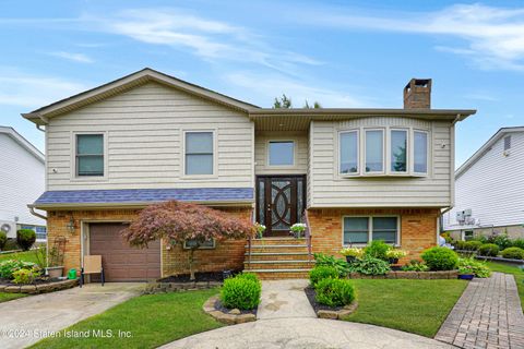 Photo of 64 Jansen Street, Staten Island, NY 10312 (MLS # 2404246)