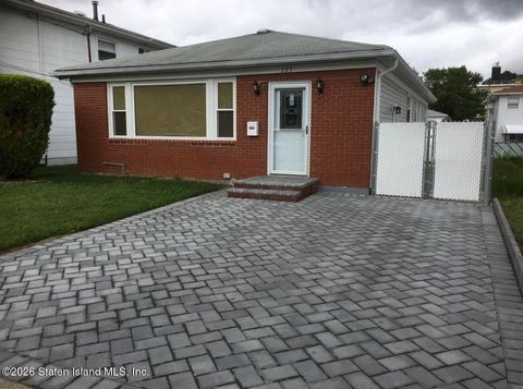 Photo of 223 Park Street, Staten Island, NY 10306 (MLS # 2601161)
