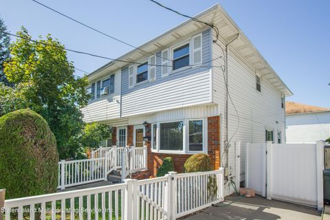 Photo of 2795 Amboy Road, Staten Island, NY 10306 (MLS # 1164907)