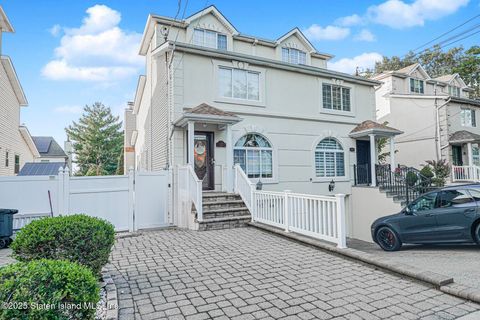 Photo of 137 Shiel Avenue, Staten Island, NY 10309 (MLS # 2504769)