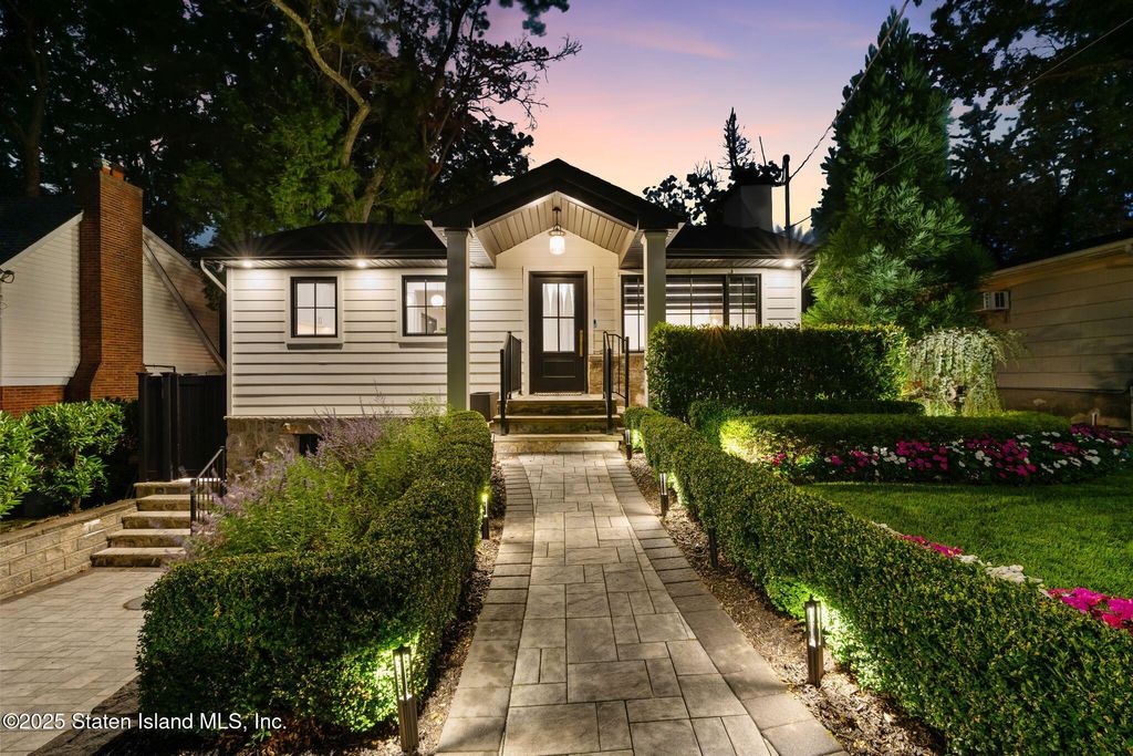 Photo of 54 Kent Street, Staten Island, NY 10306 (MLS # 2506445)