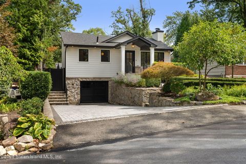 Photo of 54 Kent Street, Staten Island, NY 10306 (MLS # 2506445)