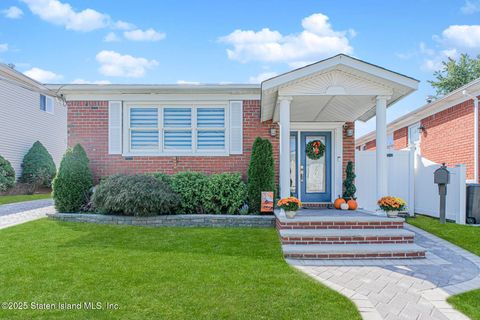 Photo of 268 Thomas Street, Staten Island, NY 10306 (MLS # 2505874)