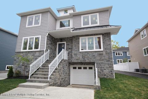 Photo of 340 Bethel Avenue, Staten Island, NY 10307 (MLS # 1161096)