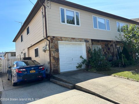 Photo of 244 Finley Avenue, Staten Island, NY 10306 (MLS # 2405160)
