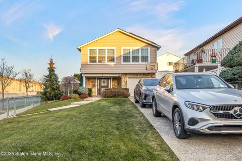 Photo of 3 Melba Street, Staten Island, NY 10314 (MLS # 2507128)