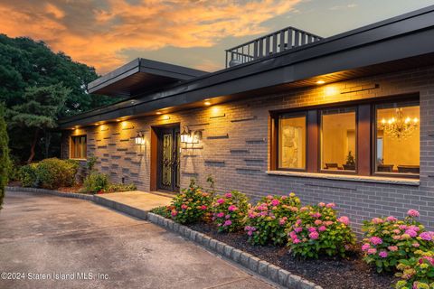 Photo of 90 Flagg Place, Staten Island, NY 10304 (MLS # 2600297)