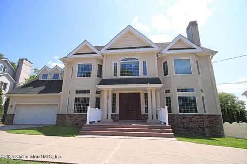 Photo of 40 Charter Oak Road, Staten Island, NY 10304 (MLS # 2404626)