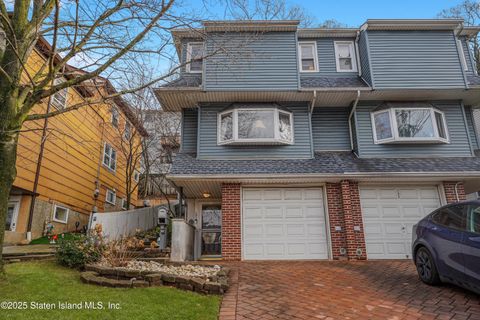 Photo of 131 Grand Avenue, Staten Island, NY 10301 (MLS # 2500008)