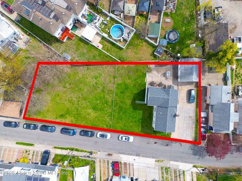 Photo of 31 Post Lane, Staten Island, NY 10303 (MLS # 2601969)