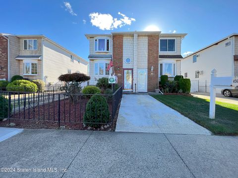 Photo of 458 Dongan Hills Avenue, Staten Island, NY 10305 (MLS # 2405863)