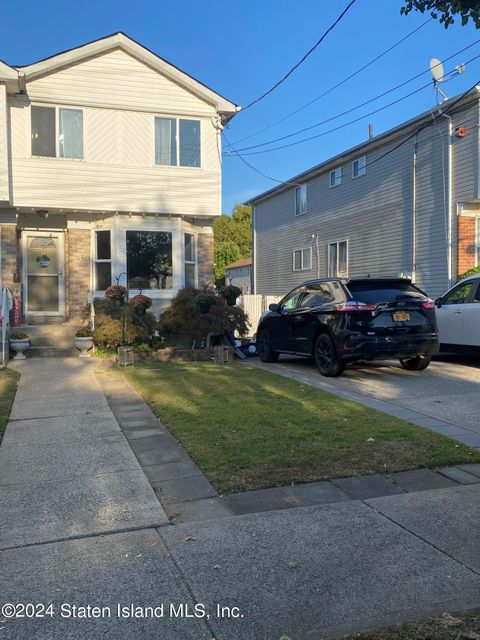 Photo of 111 Mallow Street, Staten Island, NY 10309 (MLS # 2405398)