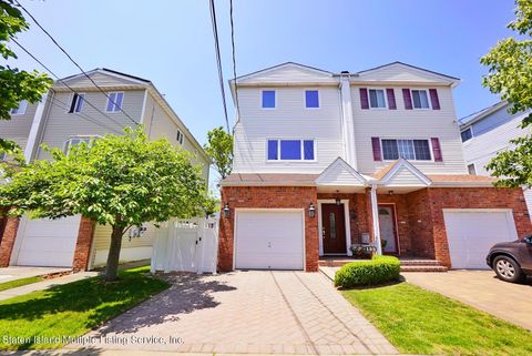 Photo of 132 Vassar Street, Staten Island, NY 10314 (MLS # 1162333)