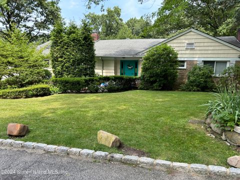 Photo of 125 Westminster Court, Staten Island, NY 10304 (MLS # 2404180)