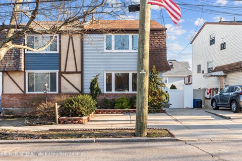 Photo of 160 New Dorp Plaza, Staten Island, NY 10306 (MLS # 2400001)