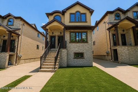 Photo of 24 Hope Avenue, Staten Island, NY 10305 (MLS # 2602368)