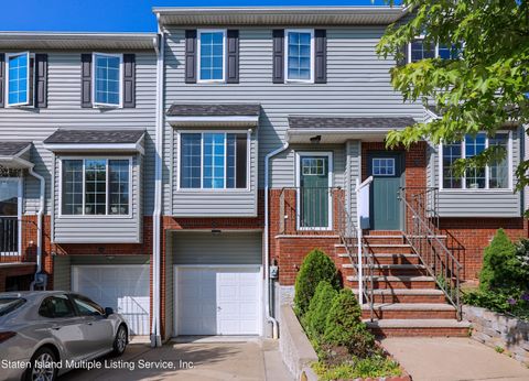 Photo of 93 Burgundy Loop, Staten Island, NY 10304 (MLS # 1161977)