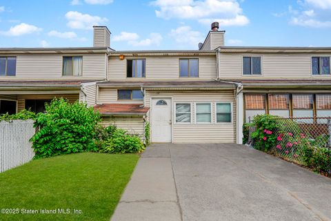 Photo of 12 Regis Drive #79, Staten Island, NY 10314 (MLS # 2501691)