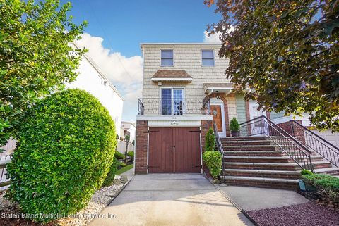 Photo of 144 Fahy Avenue, Staten Island, NY 10314 (MLS # 1162632)