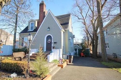 Photo of 92 Twombly Avenue, Staten Island, NY 10306 (MLS # 2504102)