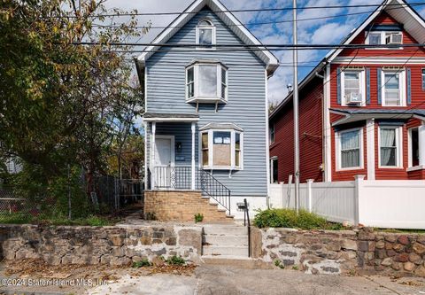 Photo of 59 Larkin Street, Staten Island, NY 10302 (MLS # 2405321)
