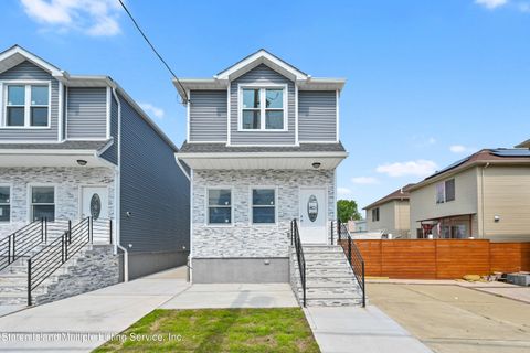 Photo of 289 St Marys Avenue, Staten Island, NY 10305 (MLS # 1160868)