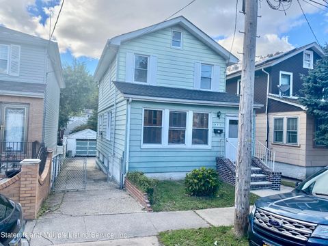 Photo of 145 Fulton Street, Staten Island, NY 10304 (MLS # 1165051)