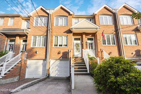 Photo of 212 Sneden Avenue, Staten Island, NY 10312 (MLS # 2403874)