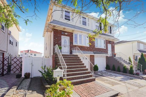 Photo of 69 Thornycroft Avenue, Staten Island, NY 10312 (MLS # 2405679)