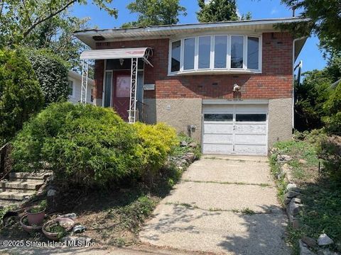 Photo of 955 Hylan Boulevard, Staten Island, NY 10305 (MLS # 2504315)