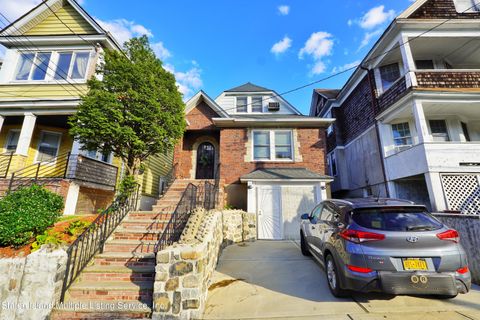 Photo of 132 Castleton Avenue, Staten Island, NY 10301 (MLS # 1164448)
