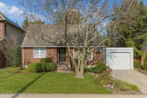Photo of 131 Lander Avenue, Staten Island, NY 10314 (MLS # 2506534)