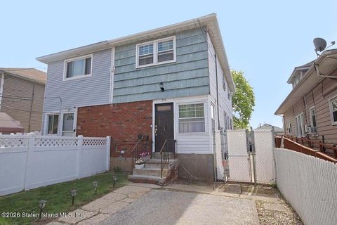 Photo of 224 Mill Road, Staten Island, NY 10306 (MLS # 2600234)