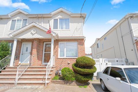 Photo of 59 Beresford Avenue, Staten Island, NY 10314 (MLS # 2502029)