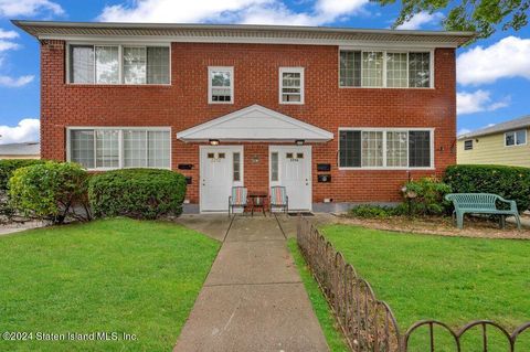 Photo of 2292 S Railroad Avenue, Staten Island, NY 10306 (MLS # 2405444)