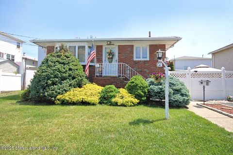 Photo of 11 Piave Avenue, Staten Island, NY 10305 (MLS # 2503624)