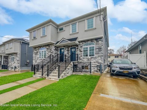 Photo of 509 Woolley Avenue, Staten Island, NY 10314 (MLS # 1165662)