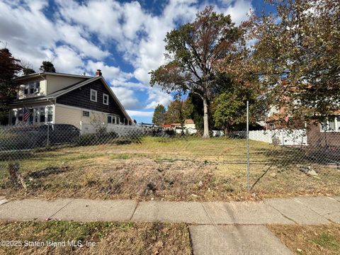 Photo of 369 Wilson Avenue, Staten Island, NY 10312 (MLS # 2506517)
