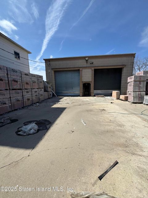 Photo of 198 Grandview Avenue, Staten Island, NY 10303 (MLS # 2501795)