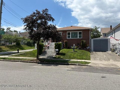 Photo of 420 Getz Avenue, Staten Island, NY 10312 (MLS # 2504368)