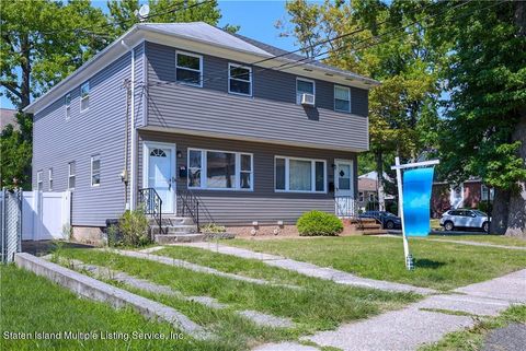 Photo of 127 Oceanview Place, Staten Island, NY 10308 (MLS # 1165928)
