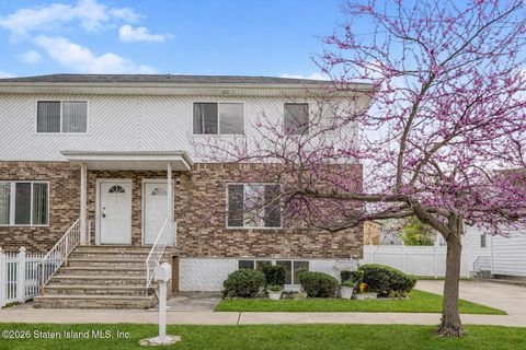 Photo of 514 Riga Street, Staten Island, NY 10306 (MLS # 2602130)