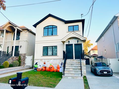 Photo of 242 Ionia Avenue, Staten Island, NY 10312 (MLS # 2405817)