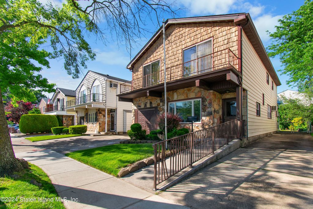 Photo of 19 Norwich Street, Staten Island, NY 10314 (MLS # 2405106)