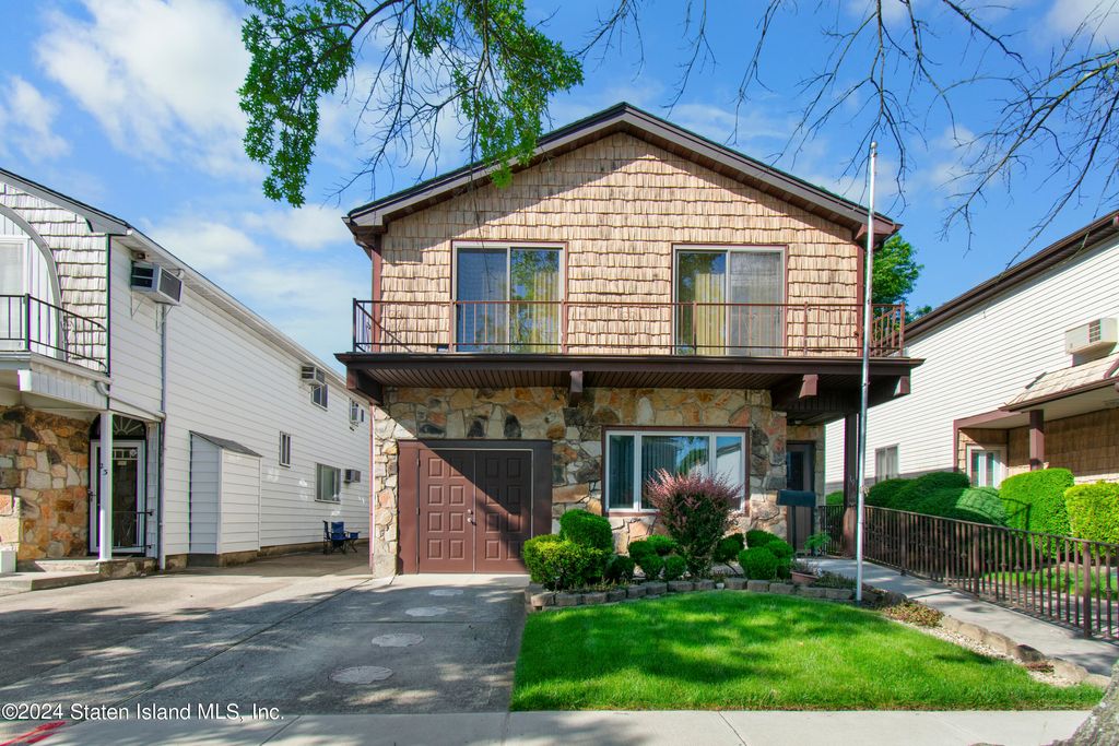 Photo of 19 Norwich Street, Staten Island, NY 10314 (MLS # 2405106)