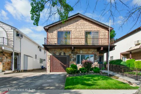 Photo of 19 Norwich Street, Staten Island, NY 10314 (MLS # 2405106)