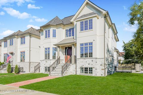 Photo of 859 Lamont Avenue, Staten Island, NY 10309 (MLS # 2505441)