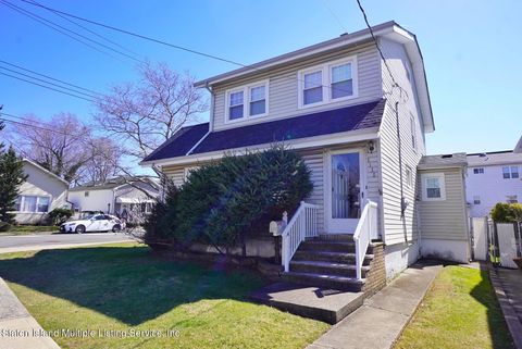 Photo of 1138 Willowbrook Road, Staten Island, NY 10314 (MLS # 1160970)